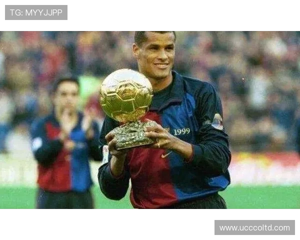 在绿茵场上奔跑的老虎与足球明星的传奇故事